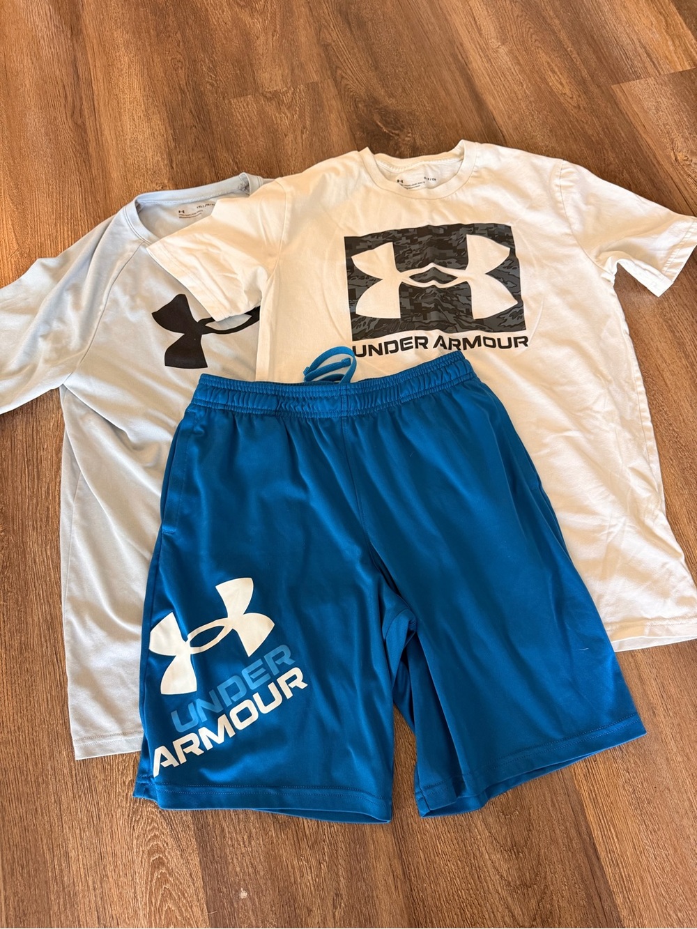 Under Armour Boys Bundle of 3, Tees and Shorts, Like New Condition